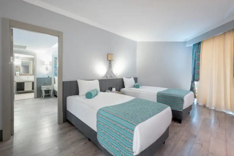 Aile Odası - Havuz Manzara