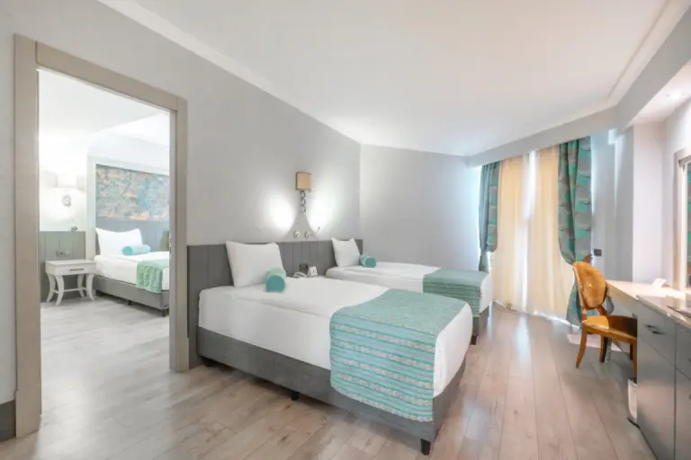 Aile Odası - Havuz Manzara