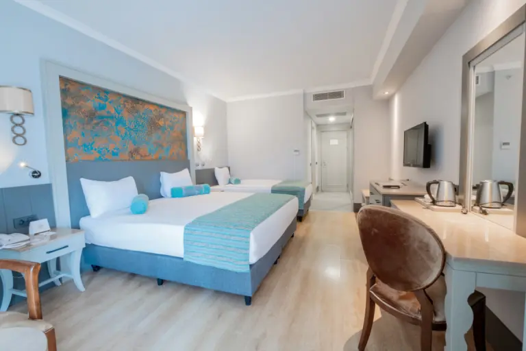 Deluxe Jakuzili Oda - Havuz Manzara