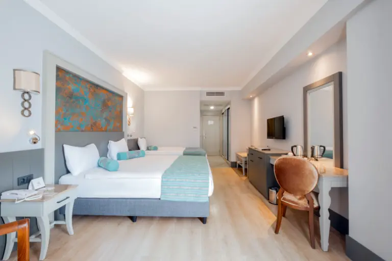 Standart Oda - Havuz Manzara